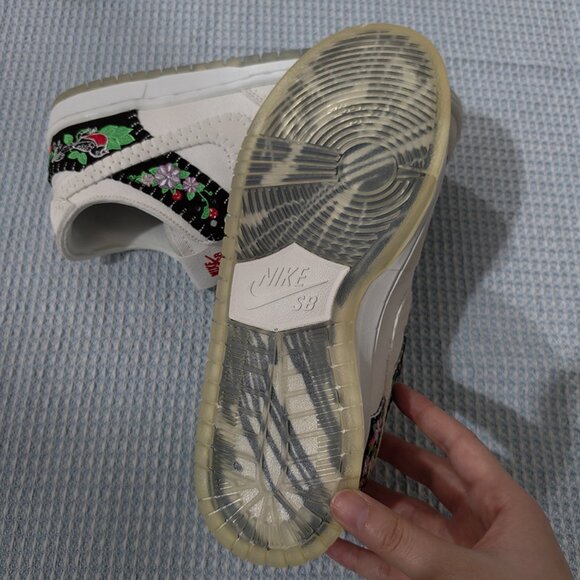 Nike Sb White Embroidered Sneakers main image 6